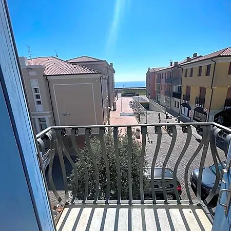 Trilocale Vista Mare Con 2 Bagni Nel Centro Storico - Agenzia Cocal Caorle