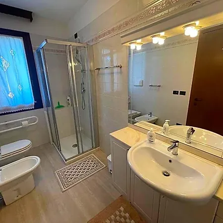 Hotel Trilocale Vista Mare Con 2 Bagni Nel Centro Storico - Agenzia Cocal 4*